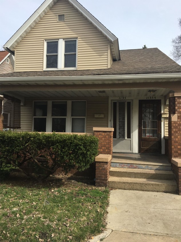1135 Thomas Street - 2